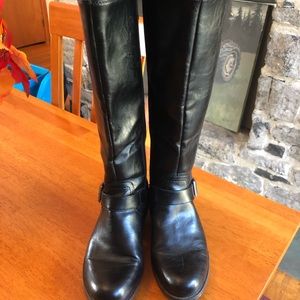 Women’s size 8 Riding Boots. Worn for a whole season.